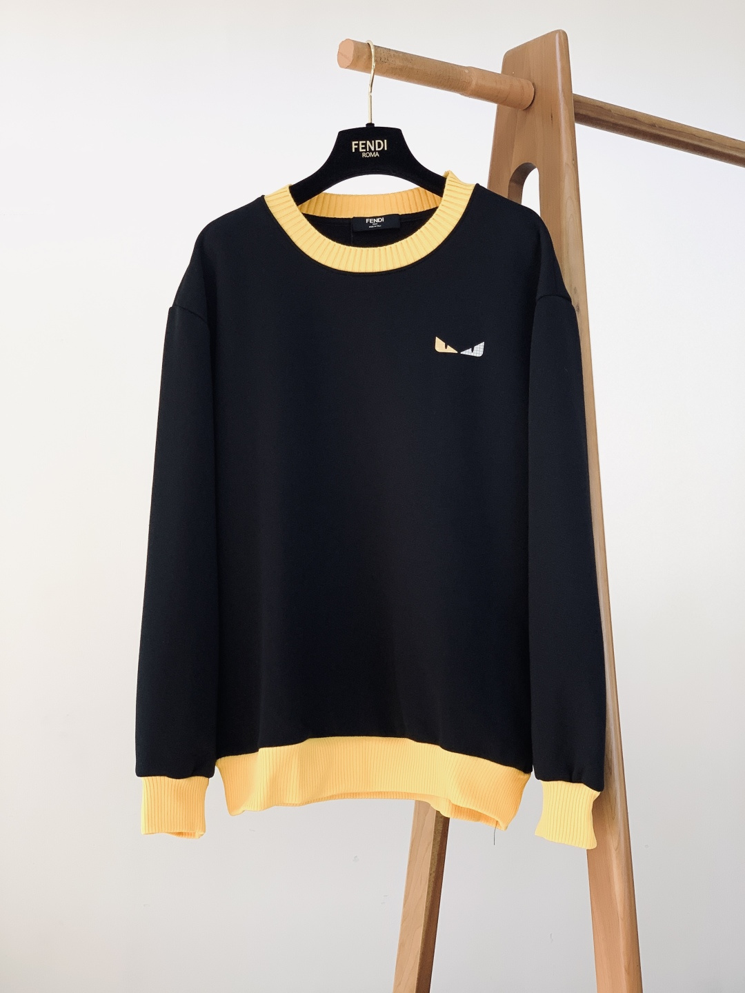 Fendi 芬迪 2026SS早春新品 秋冬奢潮刚需✅小怪兽加绒卫衣。外层挺括抗皱，内层软糯暖绒，FF金