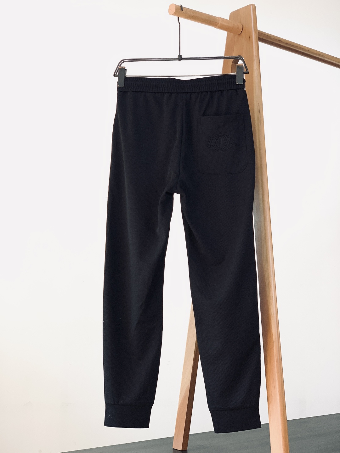 Dior Homme 迪奥·桀傲 2026SS早春新品 抽绳休闲裤时尚系列，独特设计，抽绳休闲长裤 订纱