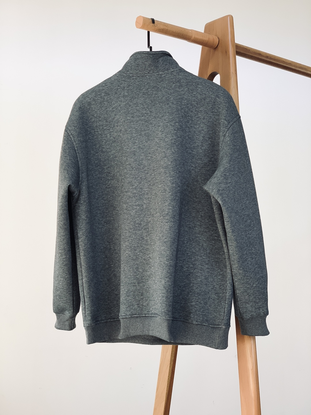 Prada 普拉达 2026SS早春新品 高奢男装 极简卫衣 定制高支棉混纺面料自带柔雾质感，摸起来软糯