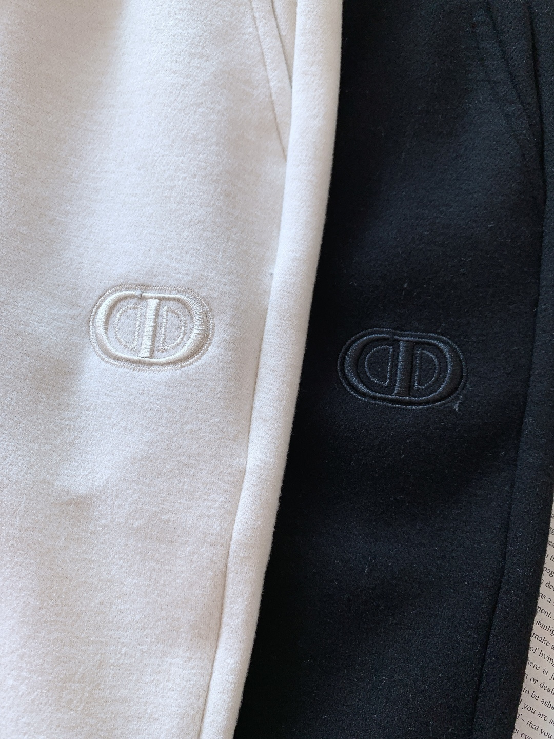 Dior Homme 迪奥·桀傲 2026SS早春新品 刺绣抽绳休闲裤时尚系列，独特设计，抽绳休闲长裤 