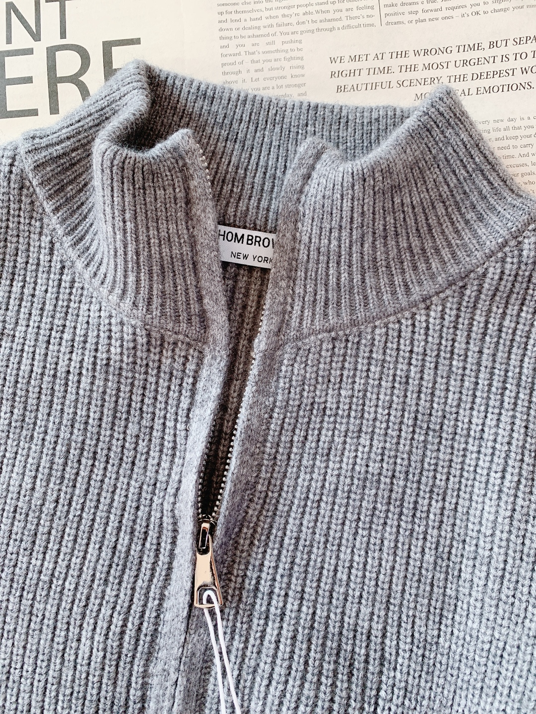 Thom Browne 汤姆·布朗 2026SS早春新品 针织拉链开衫。贵公子秋冬本命奢品，精梳针织软糯