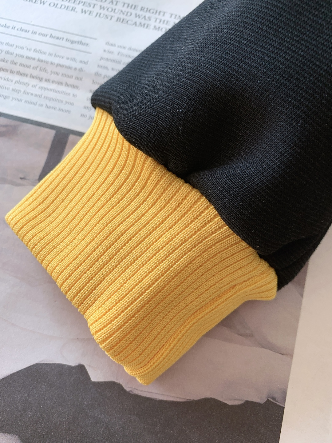 Fendi 芬迪 2026SS早春新品 秋冬奢潮刚需✅小怪兽加绒卫衣。外层挺括抗皱，内层软糯暖绒，FF金