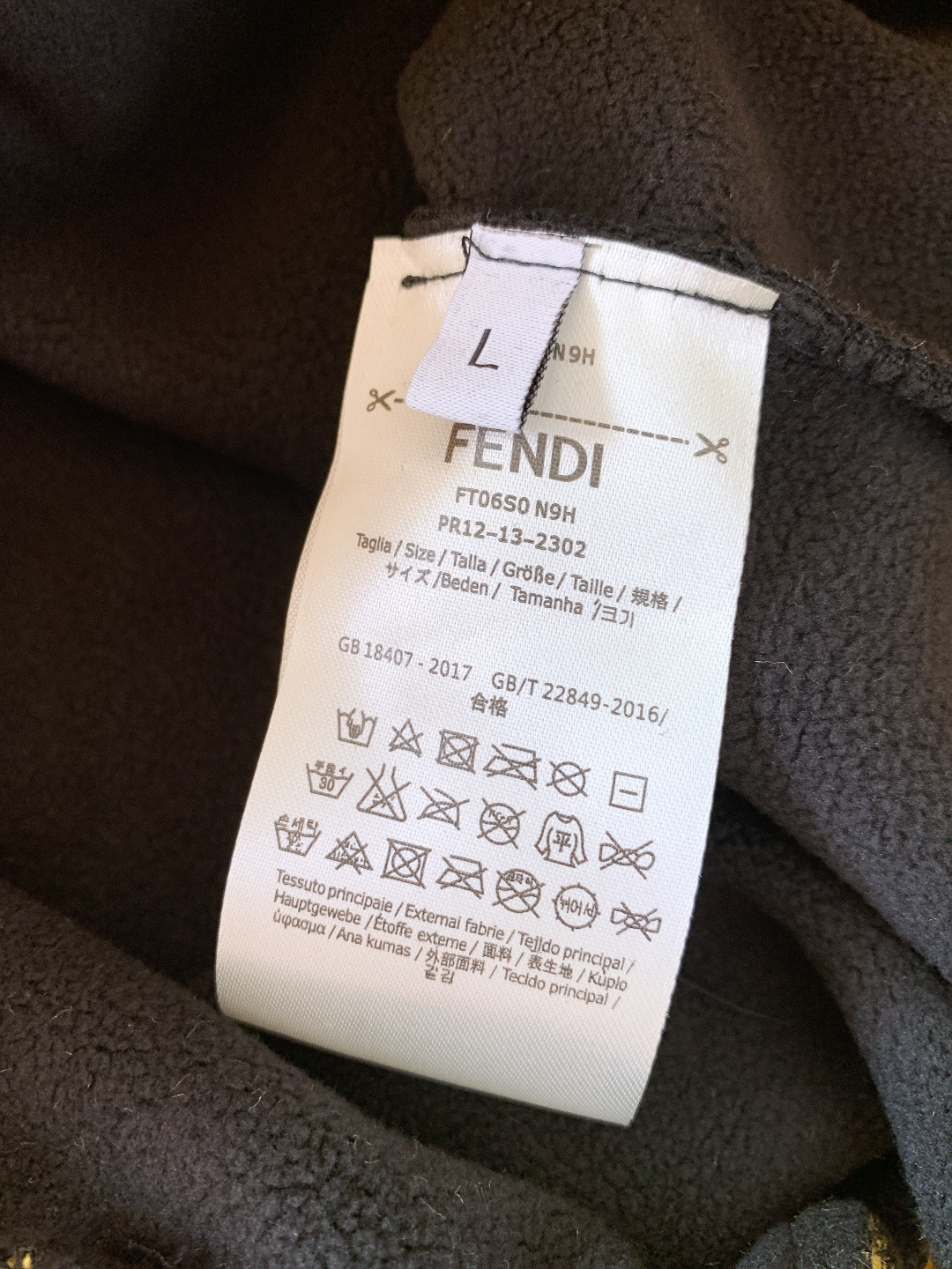 Fendi 芬迪 2026SS早春新品 秋冬奢潮刚需✅小怪兽加绒卫衣。外层挺括抗皱，内层软糯暖绒，FF金