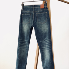 Ermenegildo Zegna 杰尼亚 2026SS早春新品 高级时装感,休闲洗水牛仔裤。面料很特殊 Ermenegildo Zegna 杰尼亚 2026SS早春新品 高级时装感,休闲洗水牛仔裤。面料很特殊