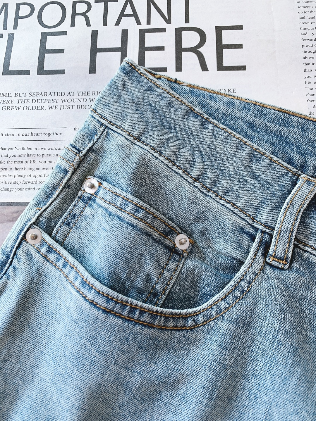 Berluti 伯鲁蒂 2026SS早春新品 高级时装感，休闲洗水牛仔裤。面料很特殊，超细精仿棉纱混纺，