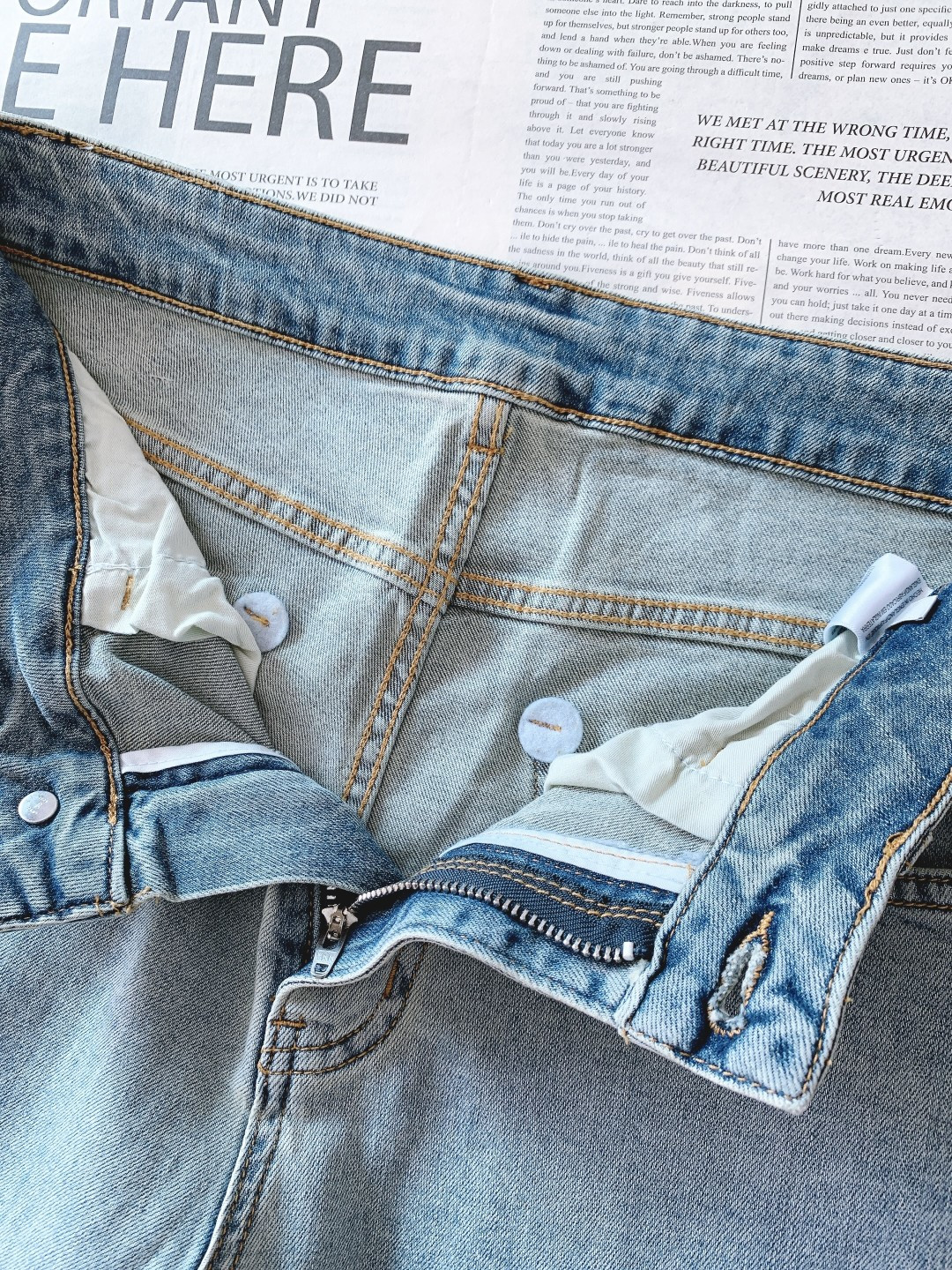 Berluti 伯鲁蒂 2026SS早春新品 高级时装感，休闲洗水牛仔裤。面料很特殊，超细精仿棉纱混纺，