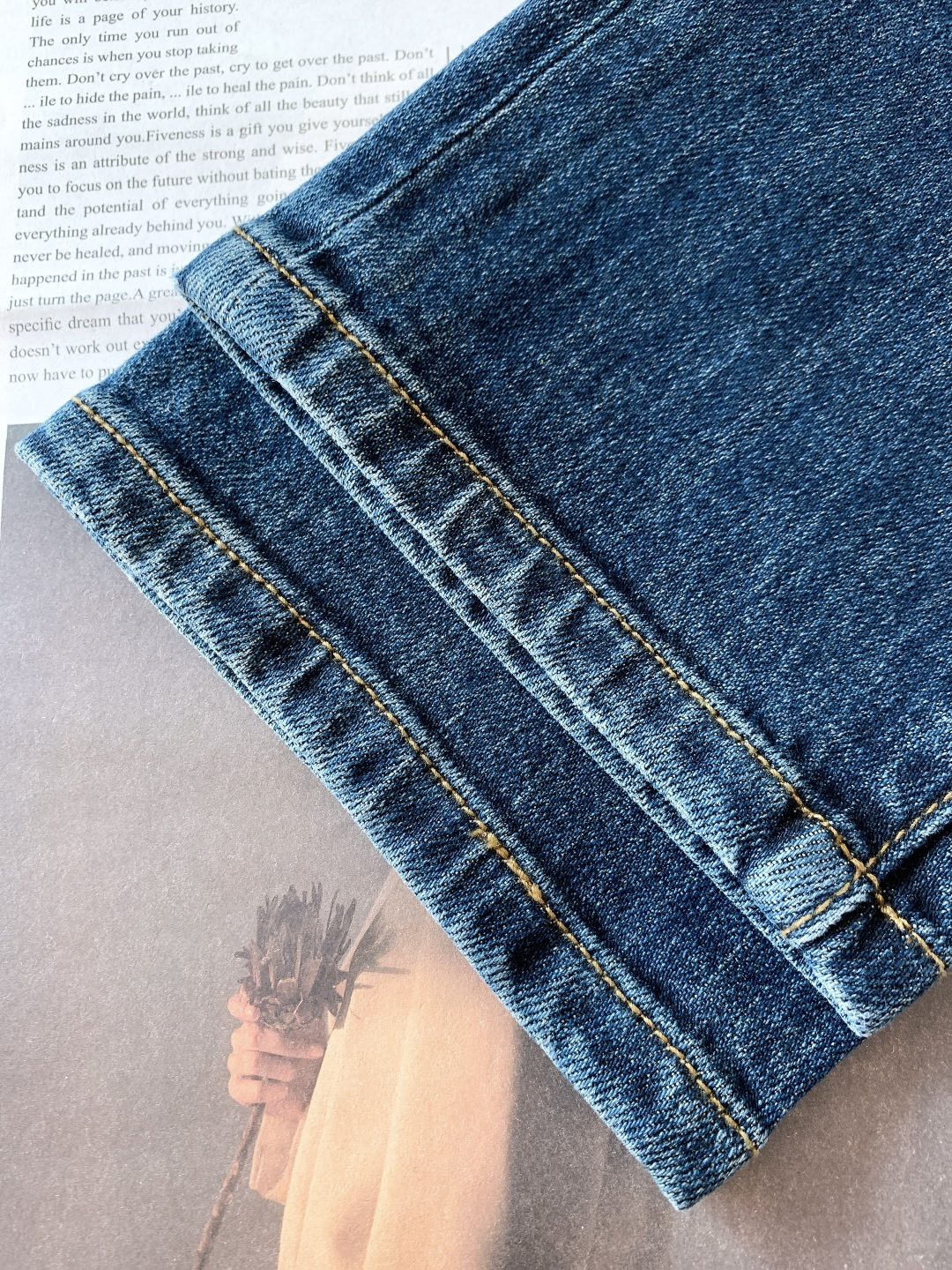 Chrome Hearts 克罗心 2026SS早春新品 这款牛仔裤将潮流与个性完美融合。牛仔布经独特水