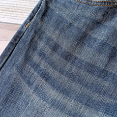 Ermenegildo Zegna 杰尼亚 2026SS早春新品 高级时装感,休闲洗水牛仔裤。面料很特殊 Ermenegildo Zegna 杰尼亚 2026SS早春新品 高级时装感,休闲洗水牛仔裤。面料很特殊
