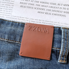 Ermenegildo Zegna 杰尼亚 2026SS早春新品 高级时装感,休闲洗水牛仔裤。面料很特殊 Ermenegildo Zegna 杰尼亚 2026SS早春新品 高级时装感,休闲洗水牛仔裤。面料很特殊