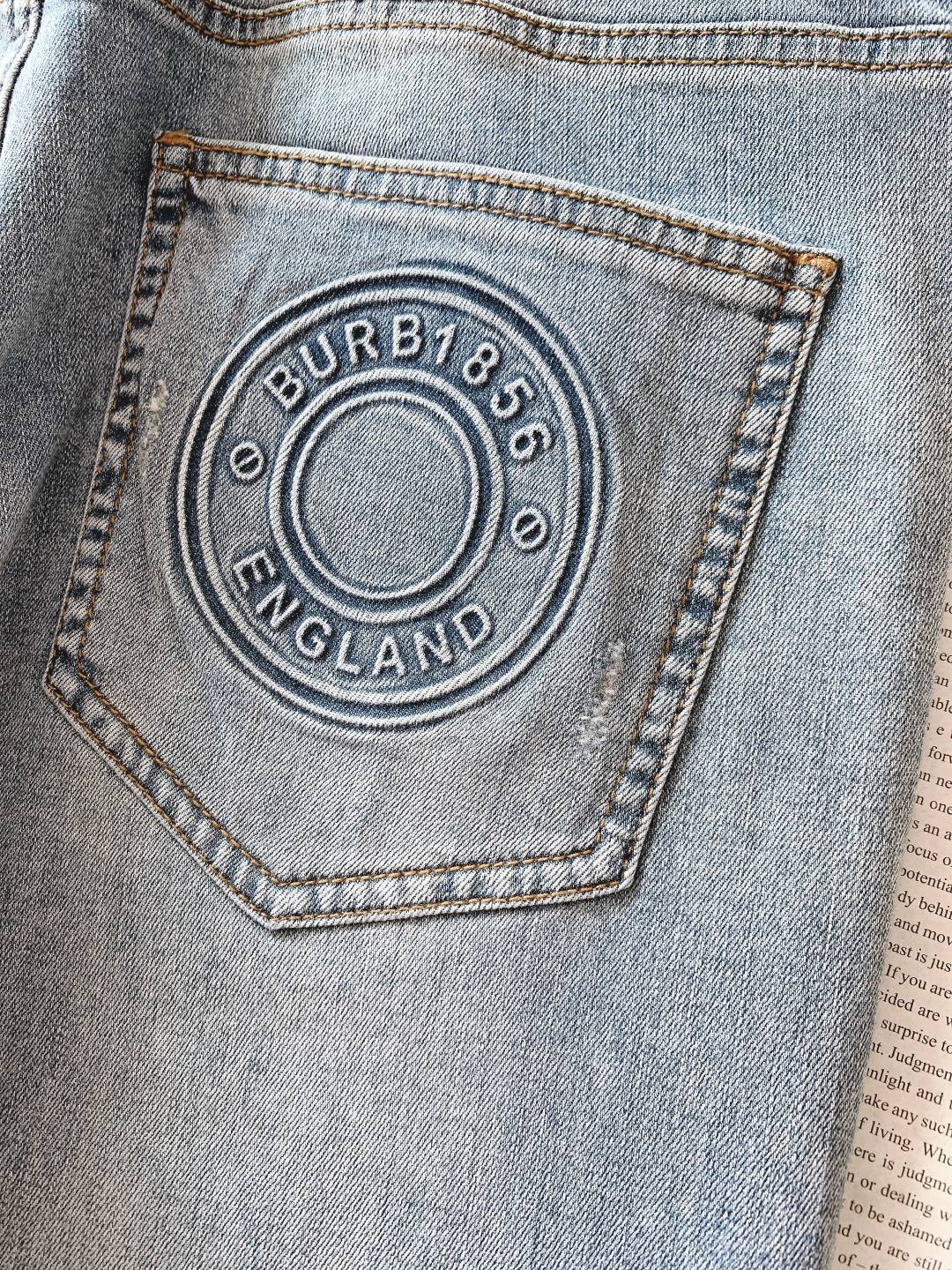 Burberry 巴宝莉 2026SS早春新品浅蓝水洗修身牛仔｜英伦奢感天花板定制高密丹宁混纺弹力面料，