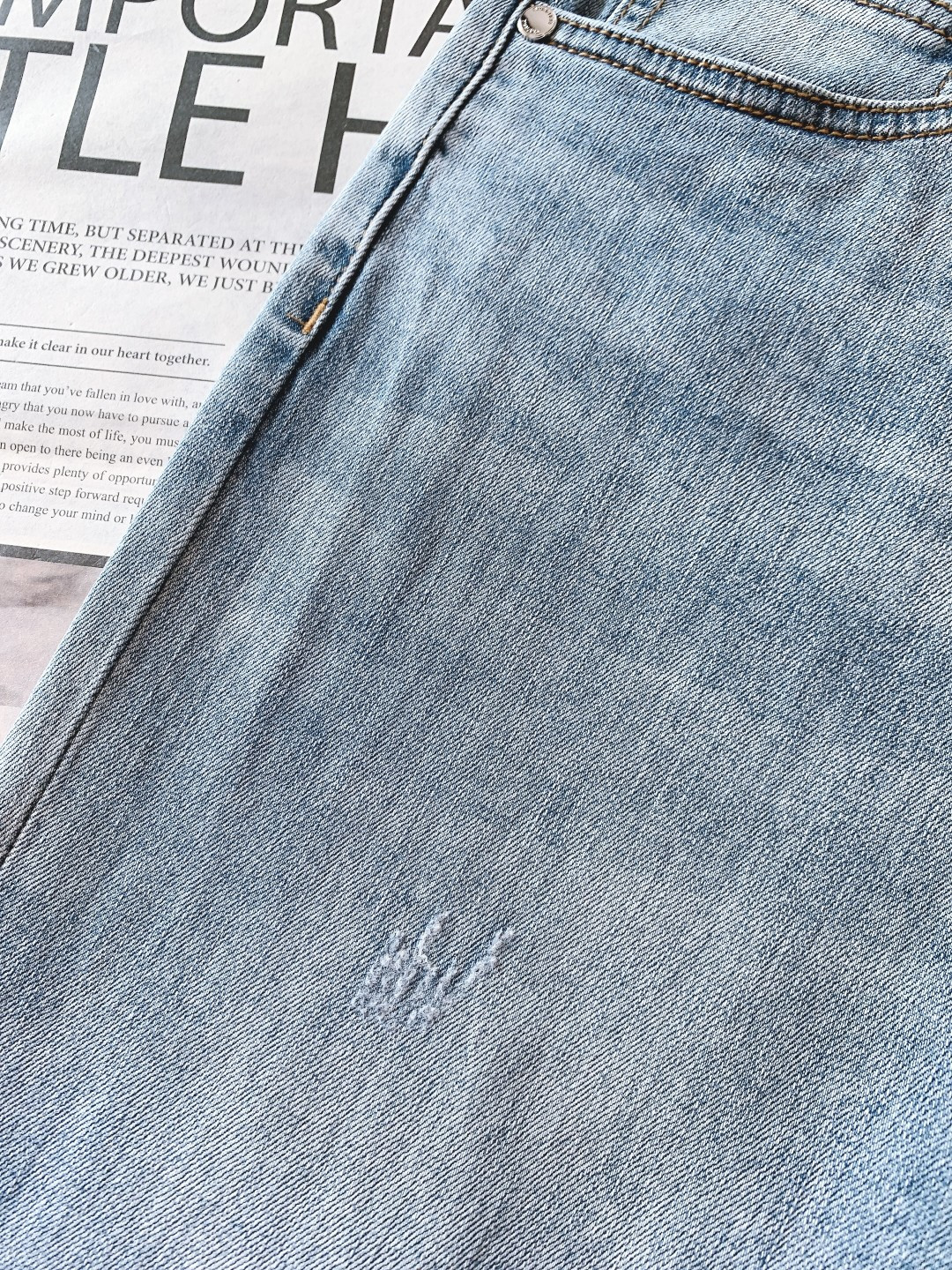 Burberry 巴宝莉 2026SS早春新品浅蓝水洗修身牛仔｜英伦奢感天花板定制高密丹宁混纺弹力面料，