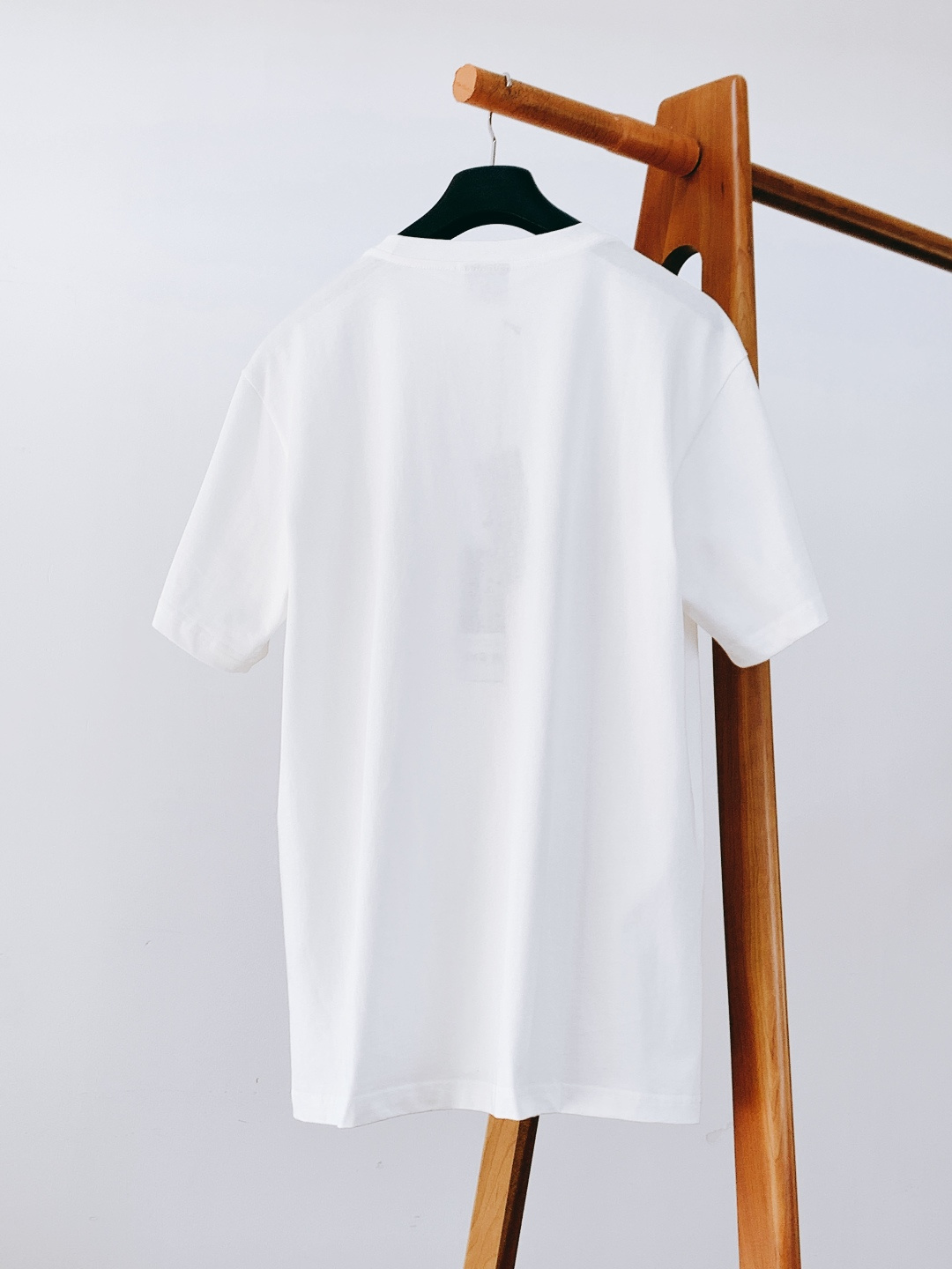 Dior Homme 迪奥·桀傲 2026SS早春新品四叶草刺绣纯棉T恤。🍀 经典黑白基底碰撞四叶草刺绣