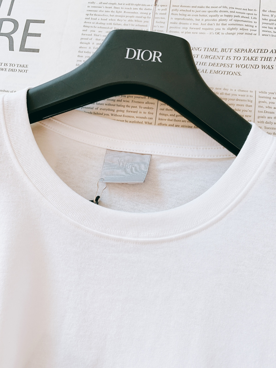 Dior Homme 迪奥·桀傲 2026SS早春新品四叶草刺绣纯棉T恤。🍀 经典黑白基底碰撞四叶草刺绣
