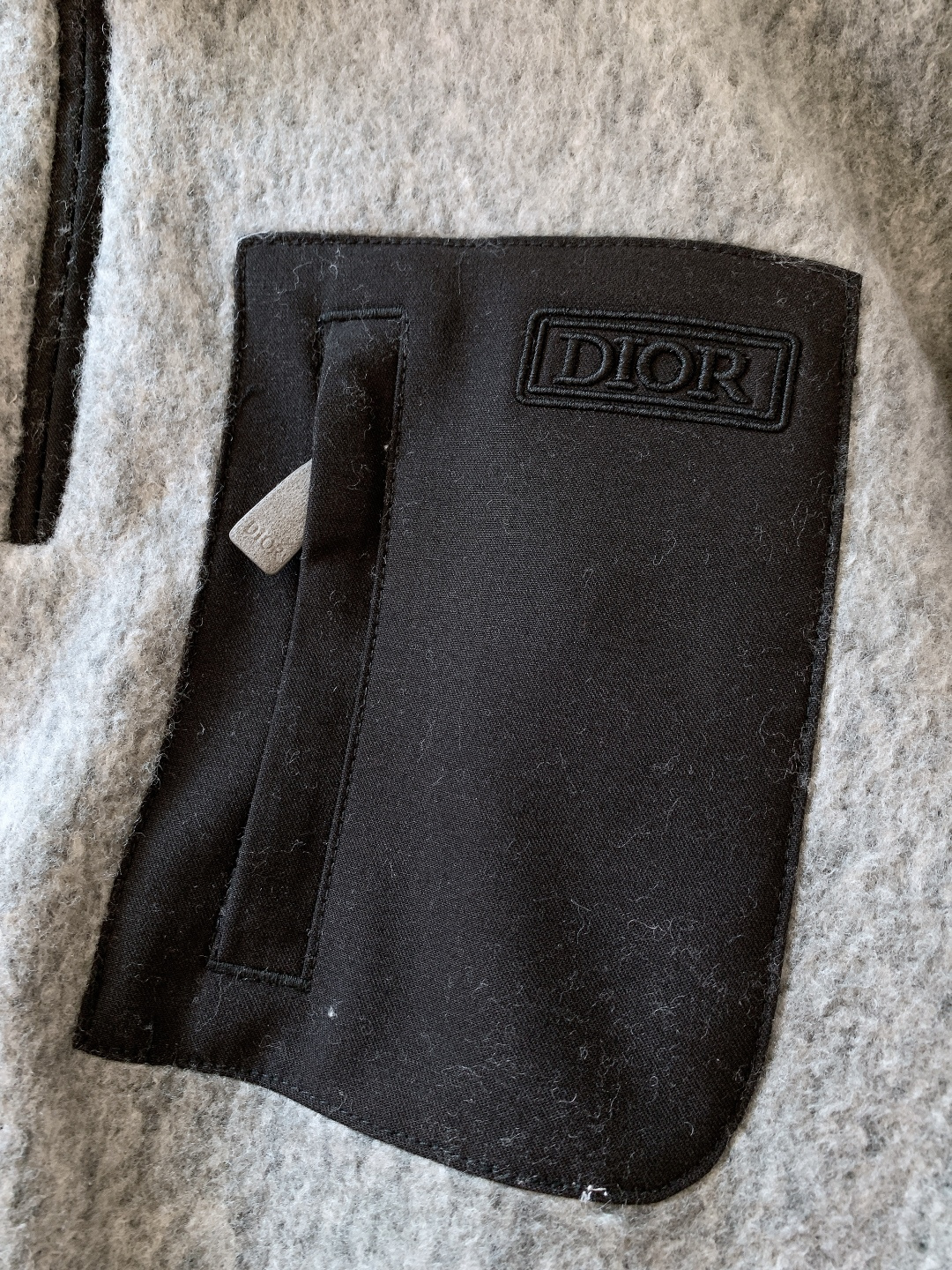 Dior Homme 迪奥·桀傲 2026SS早春新品Icons系列羊绒羊毛混纺起绒卫衣。2026春季男