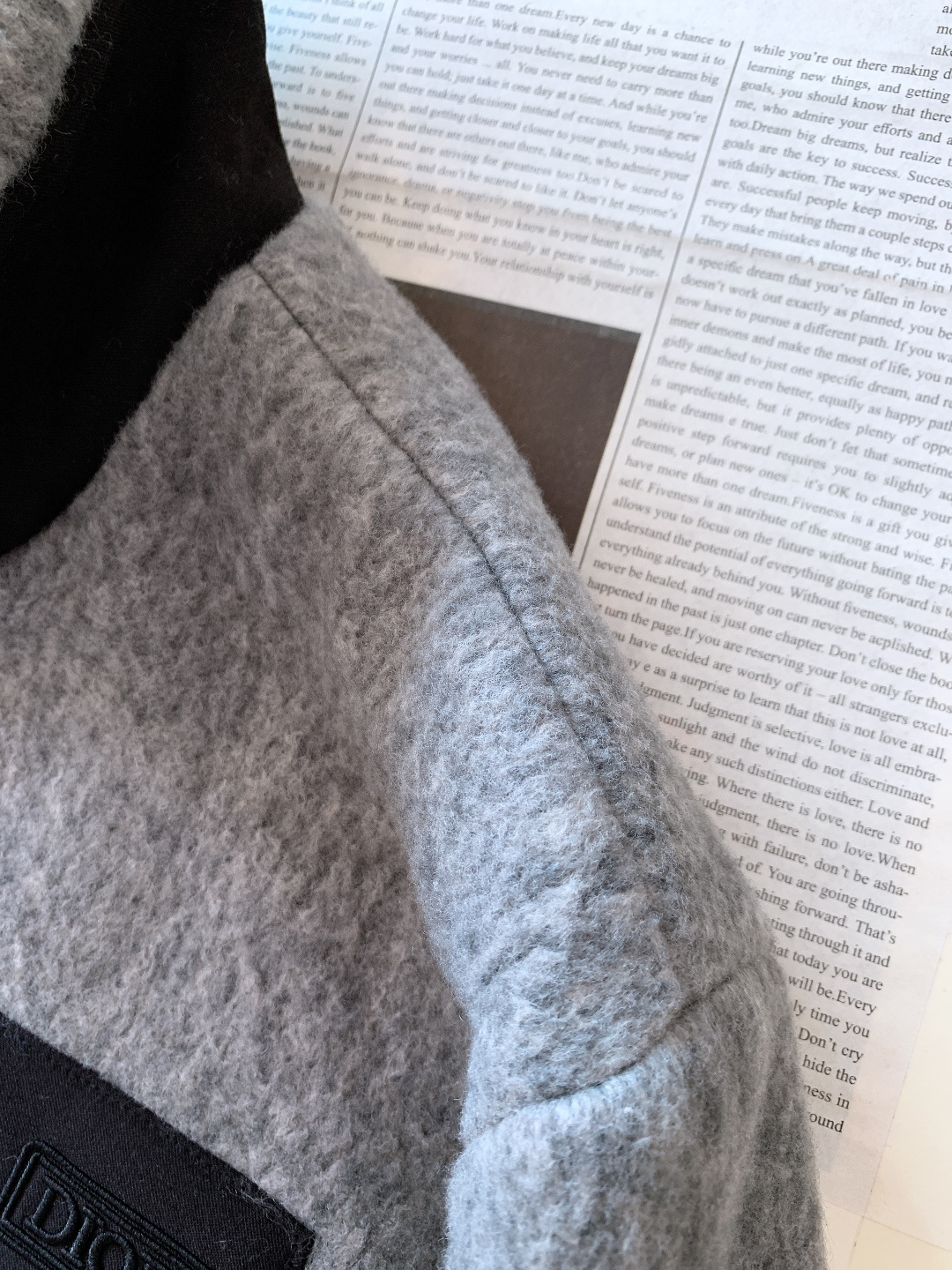 Dior Homme 迪奥·桀傲 2026SS早春新品Icons系列羊绒羊毛混纺起绒卫衣。2026春季男