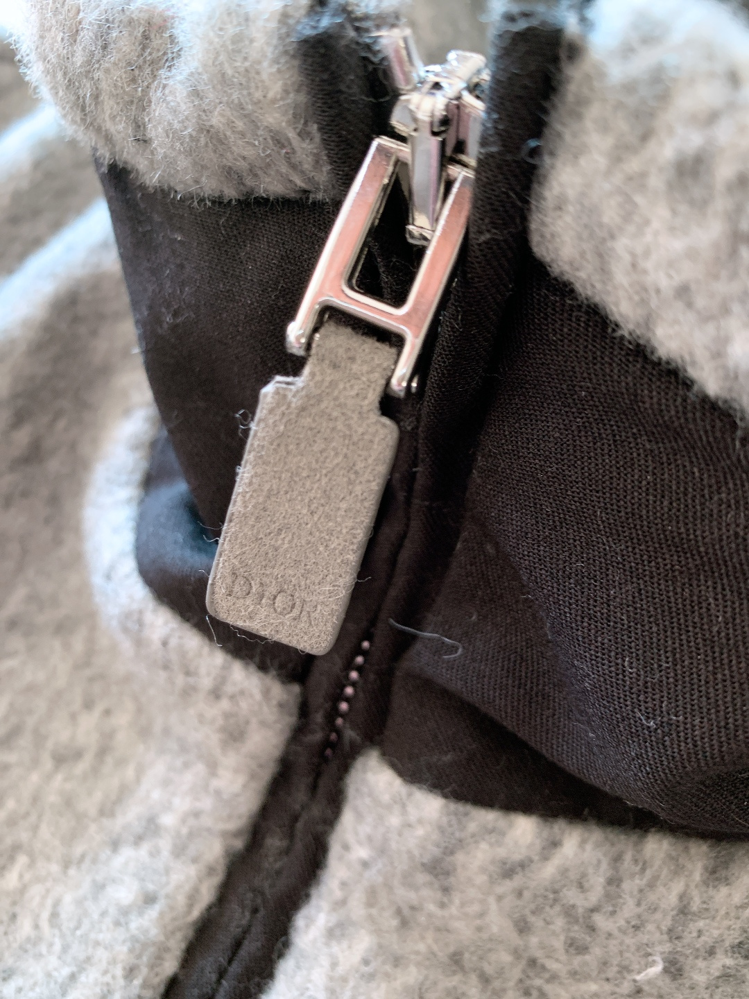 Dior Homme 迪奥·桀傲 2026SS早春新品Icons系列羊绒羊毛混纺起绒卫衣。2026春季男