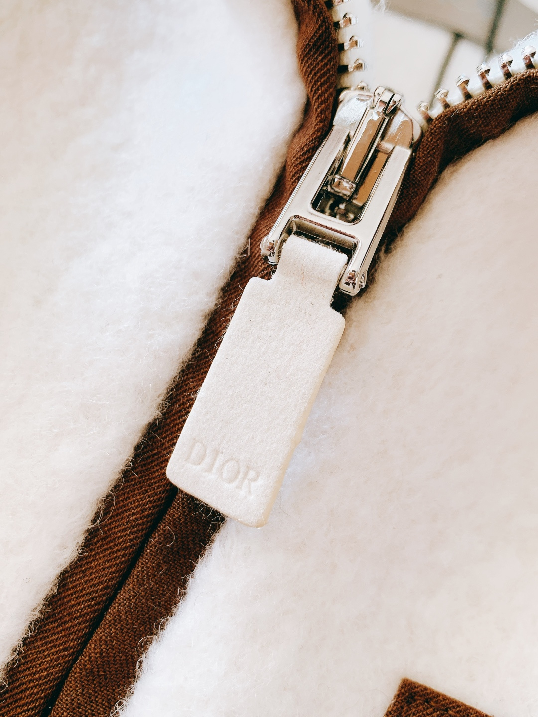 Dior Homme 迪奥·桀傲 2026SS早春新品Icons系列羊绒羊毛混纺起绒卫衣。2026春季男