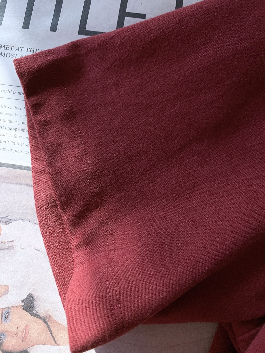 Loewe 罗意威 2026SS早春新品立体刺绣T恤。采用32支双股高克重精梳棉打造，面料克重达到280