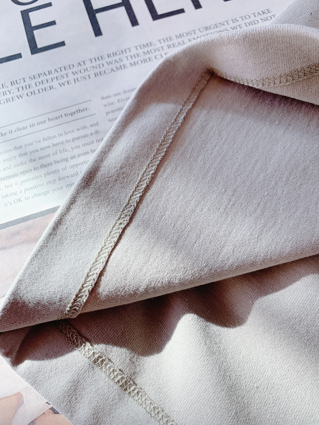 Loewe 罗意威 2026SS早春新品立体刺绣T恤。采用32支双股高克重精梳棉打造，面料克重达到280