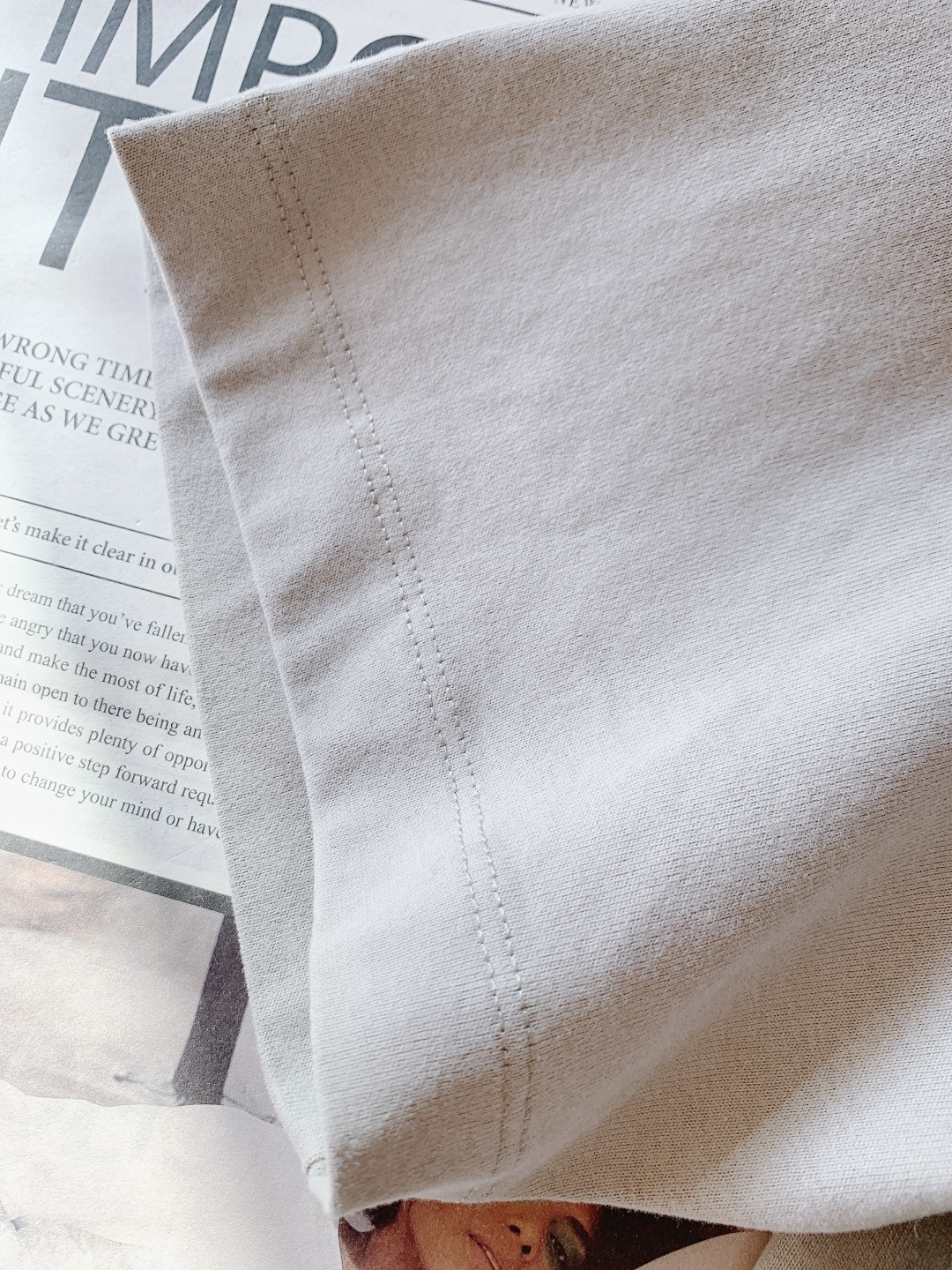 Loewe 罗意威 2026SS早春新品立体刺绣T恤。采用32支双股高克重精梳棉打造，面料克重达到280