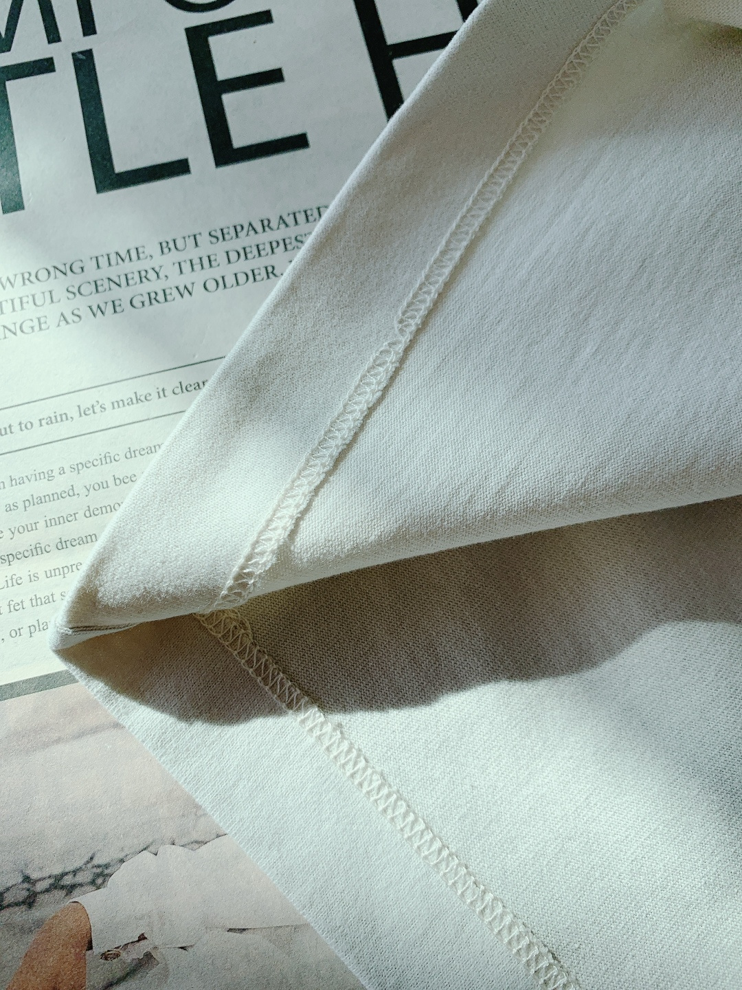 Loewe 罗意威 2026SS早春新品立体刺绣T恤。采用32支双股高克重精梳棉打造，面料克重达到280