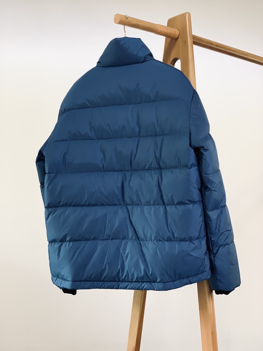 Coach 蔻驰 奥莱男士纯色羽绒夹克羽绒服休闲舒适通勤！！细节面料100% 聚酯纤维 里料100% 聚