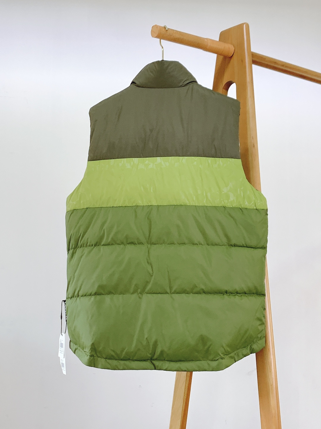 Coach 蔻驰 奥莱男士双面拼色立领羽绒背心休闲叠穿保暖！！！细节面料100% 聚酯纤维 里料100%