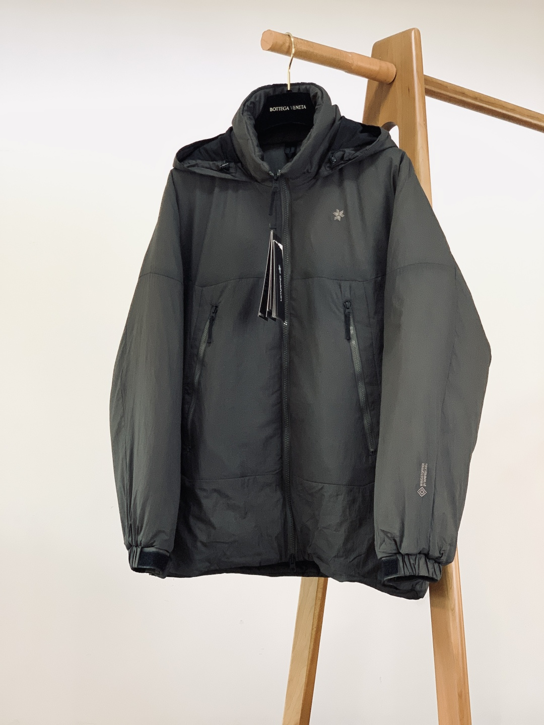Glodwin GORE-TEX WINDSTOPPER Puffy Tac Jacket极简主义设计和