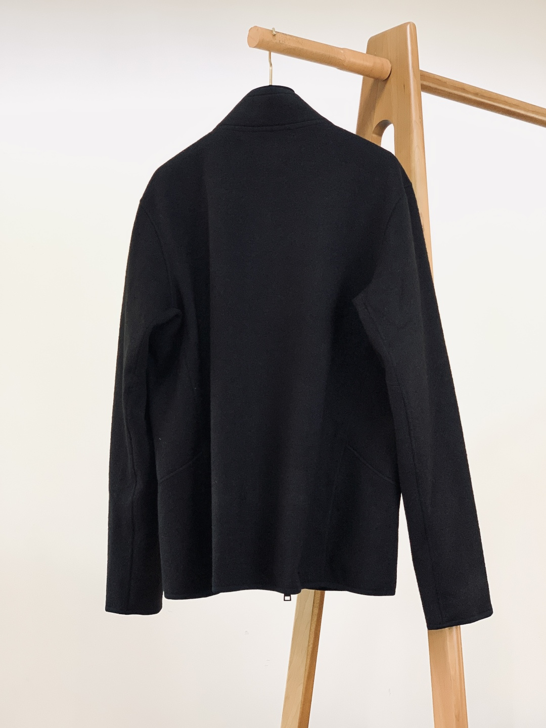 ARCTERYX 始祖鸟 新款立领拉链夹克冬季“轻暖黑科技”夹克：保暖不臃肿，质感藏在细节里，「科技面料