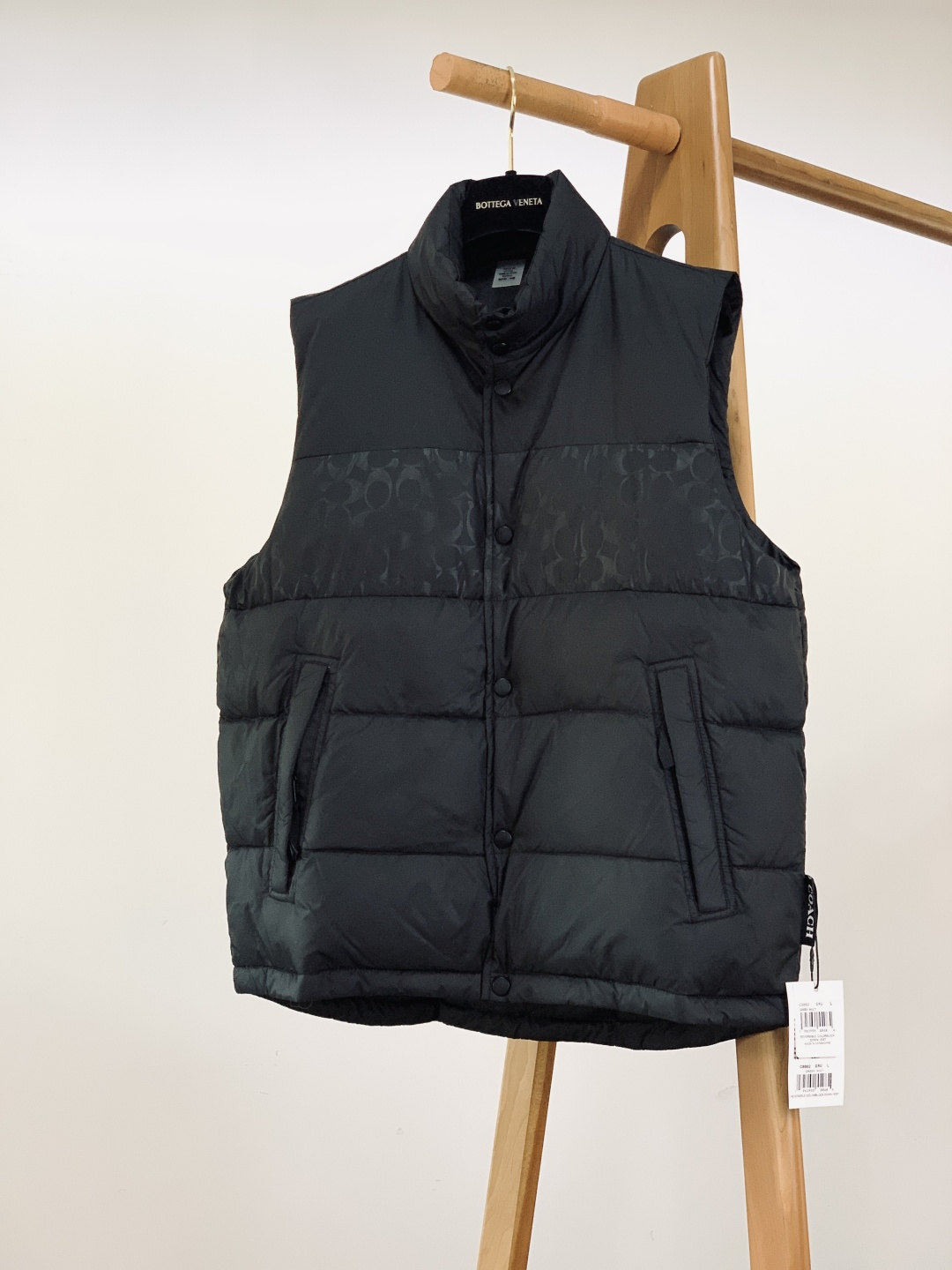 Coach 蔻驰 奥莱男士双面拼色立领羽绒背心休闲叠穿保暖！！！细节面料100% 聚酯纤维 里料100%