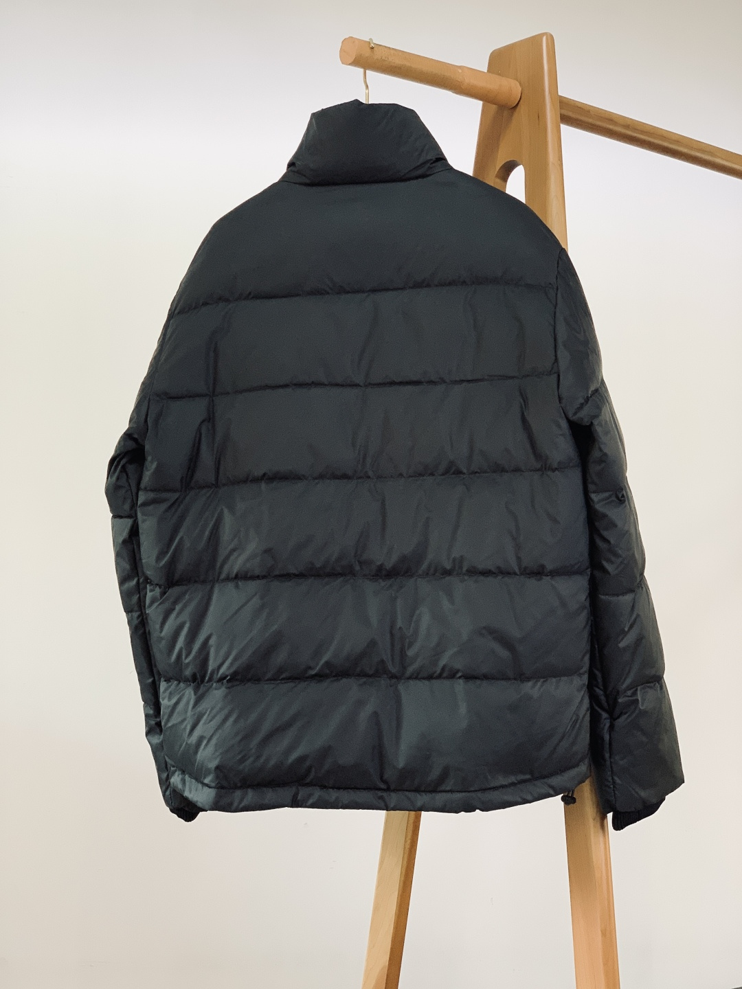 Coach 蔻驰 奥莱男士纯色羽绒夹克羽绒服休闲舒适通勤！！细节面料100% 聚酯纤维 里料100% 聚