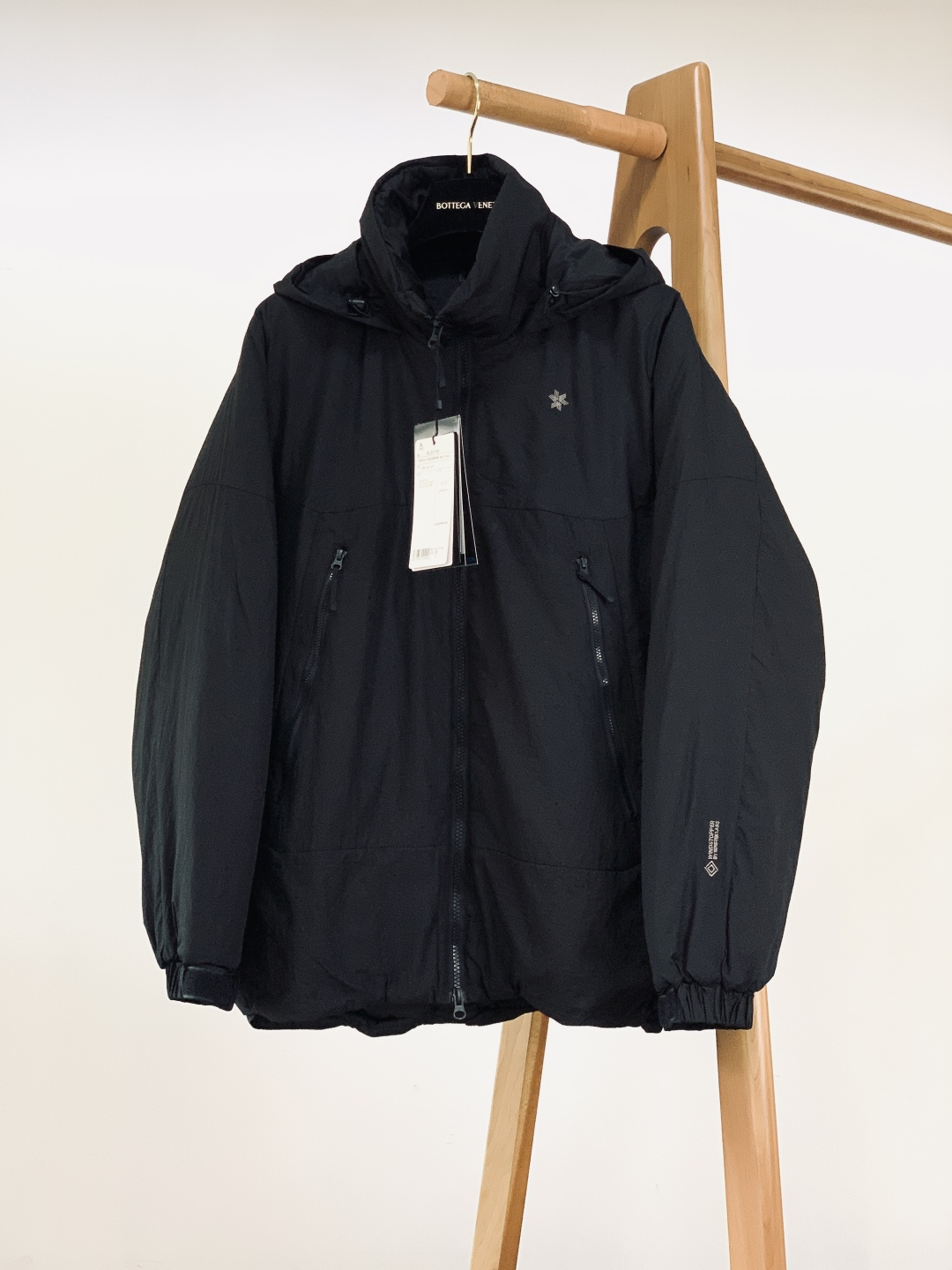 Glodwin GORE-TEX WINDSTOPPER Puffy Tac Jacket极简主义设计和