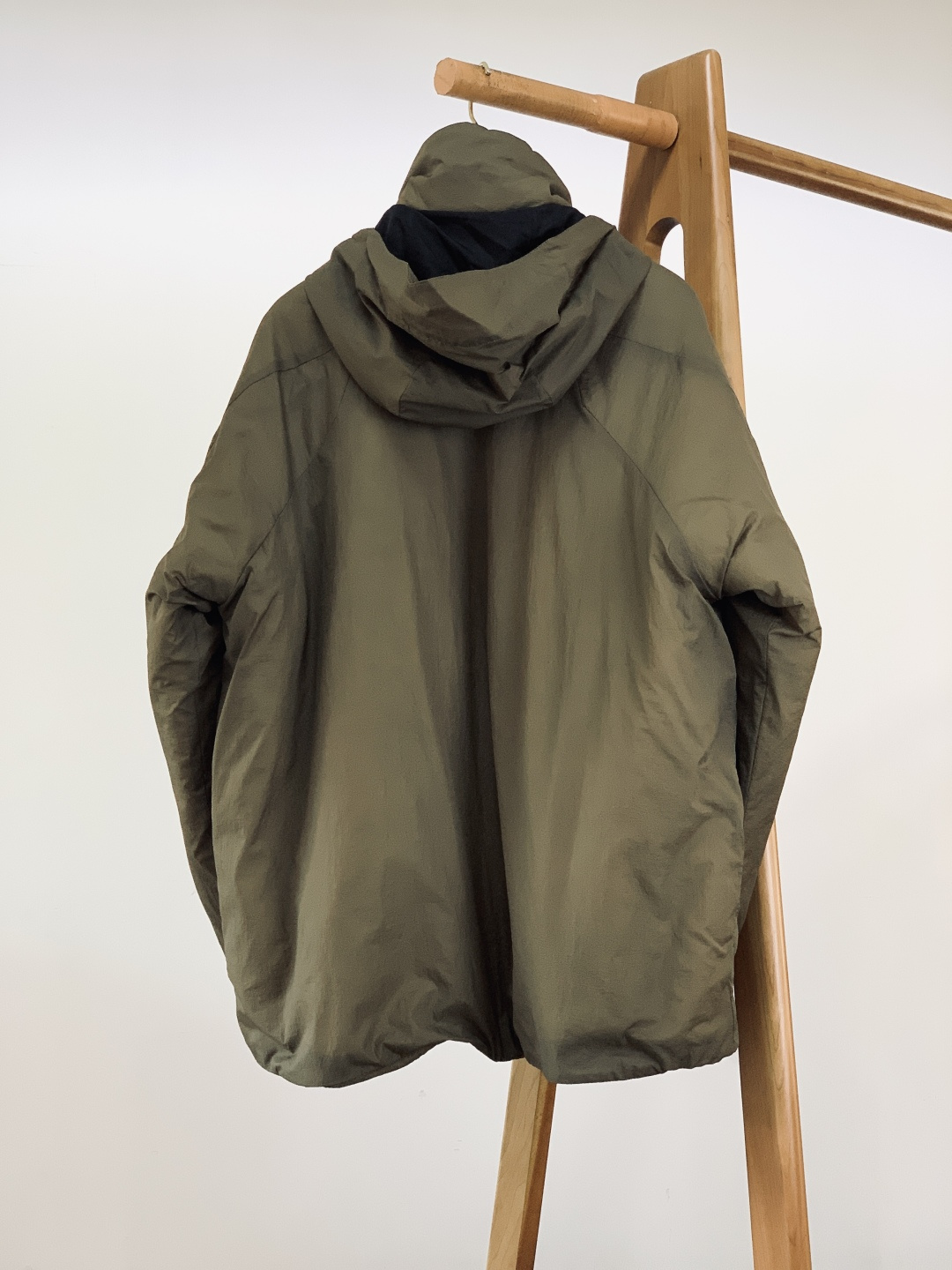 Glodwin GORE-TEX WINDSTOPPER Puffy Tac Jacket极简主义设计和