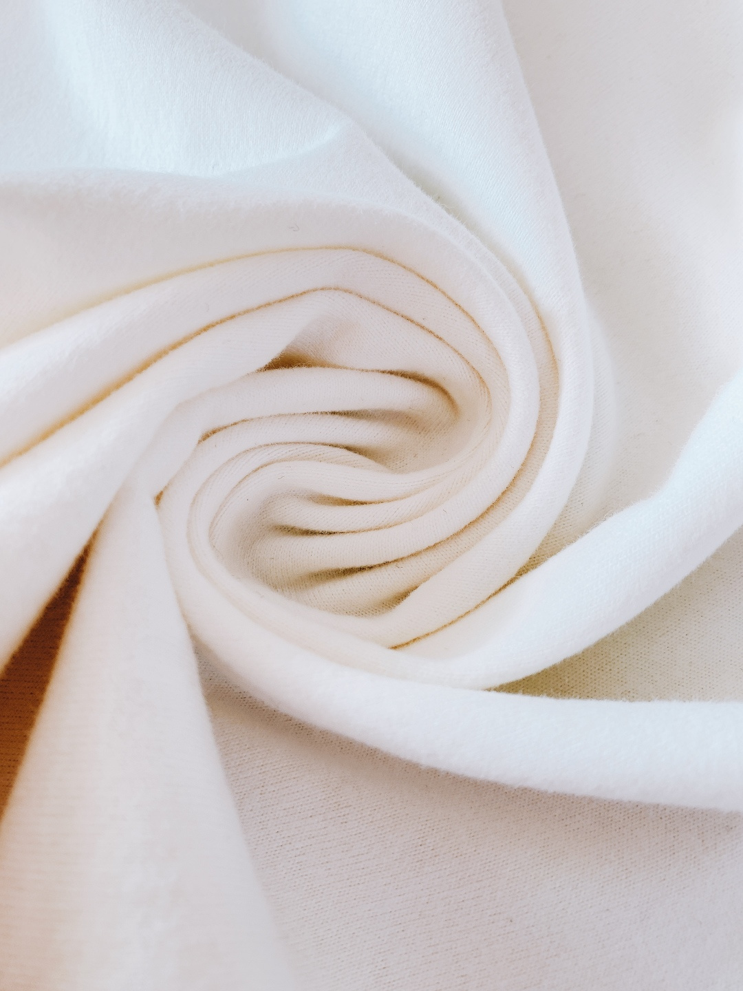 Dior Homme 迪奥·桀傲 2026SS早春新品 浮雕logo短袖。定制高支双股精梳棉，经液氨预缩