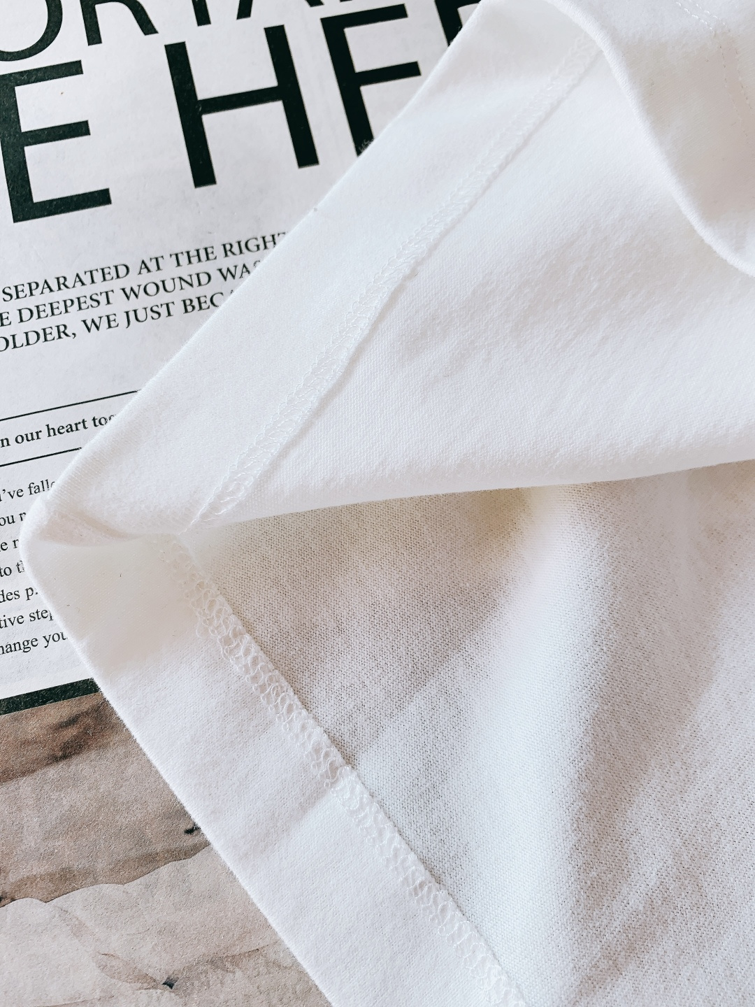 Dior Homme 迪奥·桀傲 2026SS早春新品 浮雕logo短袖。定制高支双股精梳棉，经液氨预缩