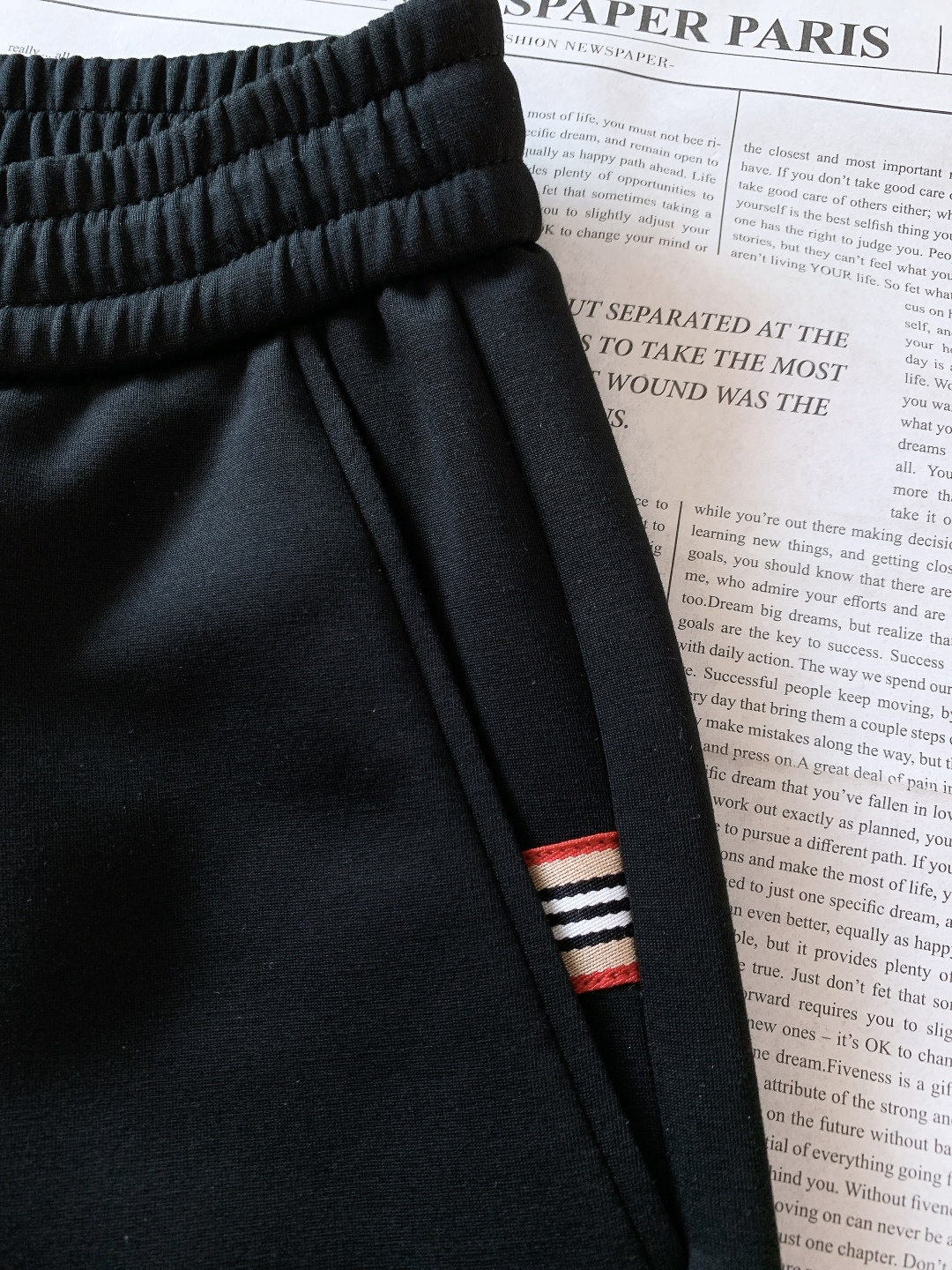 Burberry 巴宝莉 2026SS早春新品 刺绣抽绳休闲裤时尚系列，独特设计，抽绳休闲长裤 订纱开始