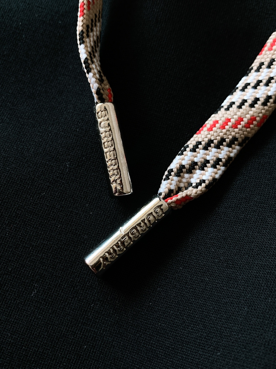 Burberry 巴宝莉 2026SS早春新品 刺绣抽绳休闲裤时尚系列，独特设计，抽绳休闲长裤 订纱开始