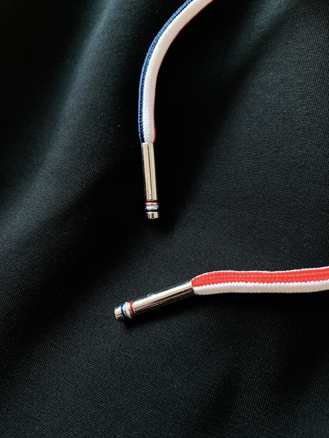 Moncler 蒙口 2026SS早春新品 织带刺绣抽绳休闲裤时尚系列，独特设计，抽绳休闲长裤 订纱开始