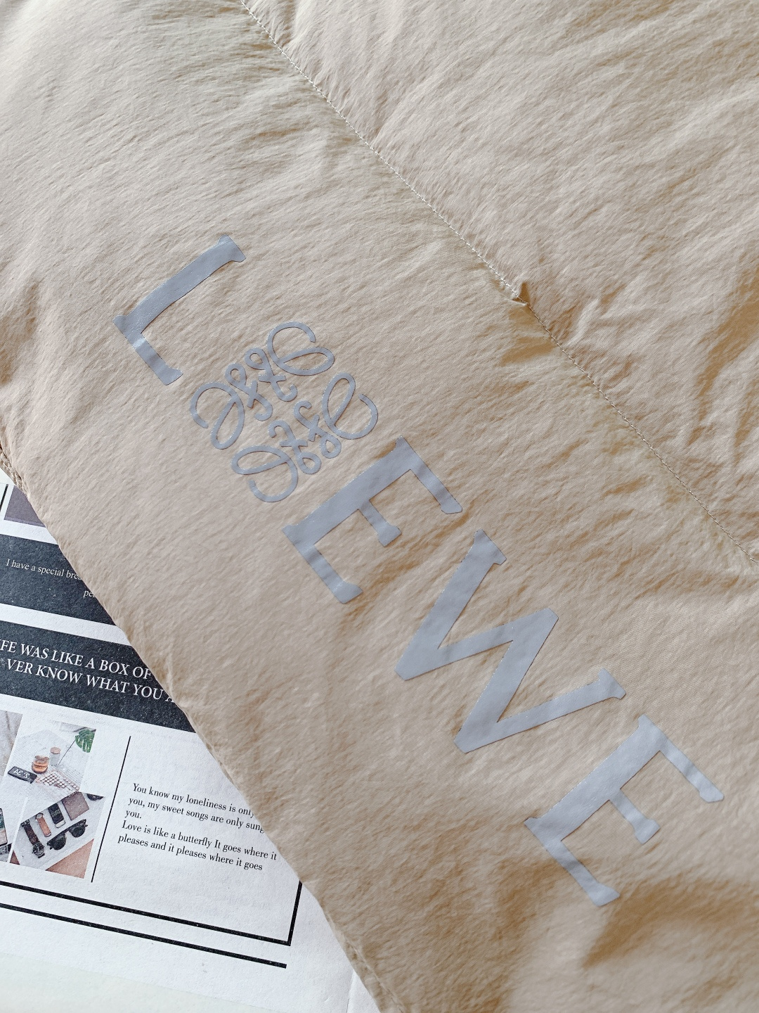 Loewe 罗意威 2025FW秋冬新品 logo印花连帽羽绒服太绝了！90白鸭绒填充蓬松度700+，保