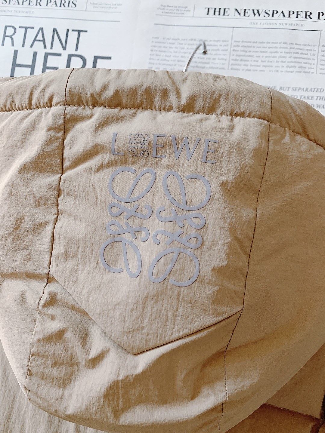 Loewe 罗意威 2025FW秋冬新品 logo印花连帽羽绒服太绝了！90白鸭绒填充蓬松度700+，保