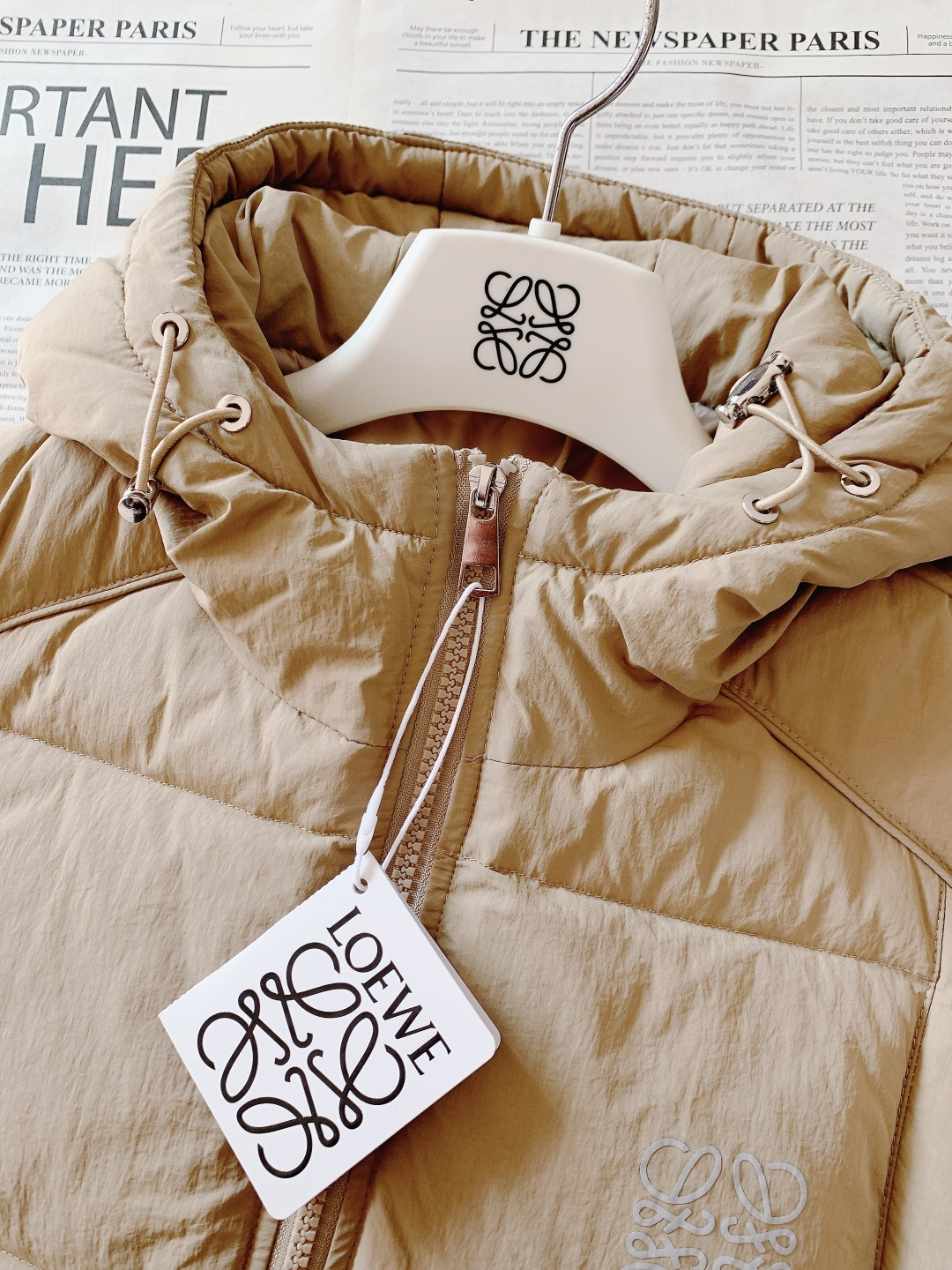 Loewe 罗意威 2025FW秋冬新品 logo印花连帽羽绒服太绝了！90白鸭绒填充蓬松度700+，保