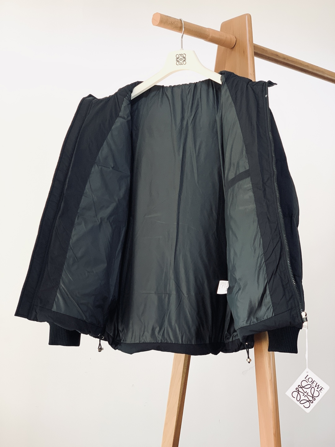 Loewe 罗意威 2025FW秋冬新品 logo印花连帽羽绒服太绝了！90白鸭绒填充蓬松度700+，保