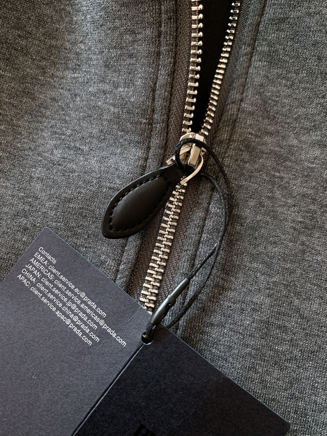 Prada 普拉达 2026SS早春新品 高奢男装 极简卫衣 定制高支棉混纺面料自带柔雾质感，摸起来软糯