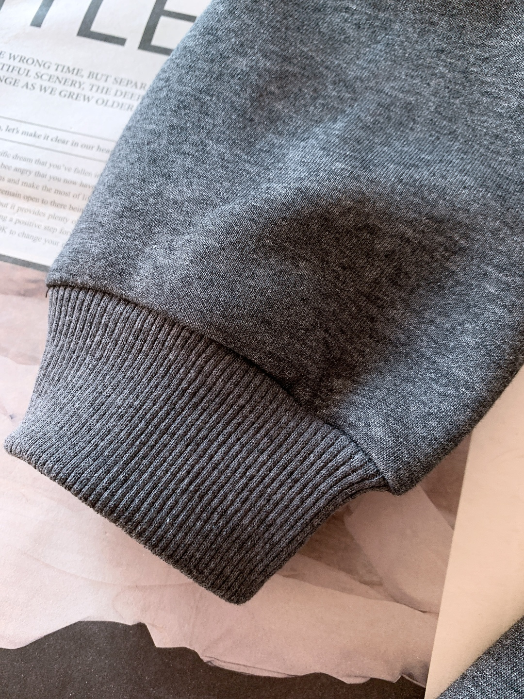 Prada 普拉达 2026SS早春新品 高奢男装 极简卫衣 定制高支棉混纺面料自带柔雾质感，摸起来软糯