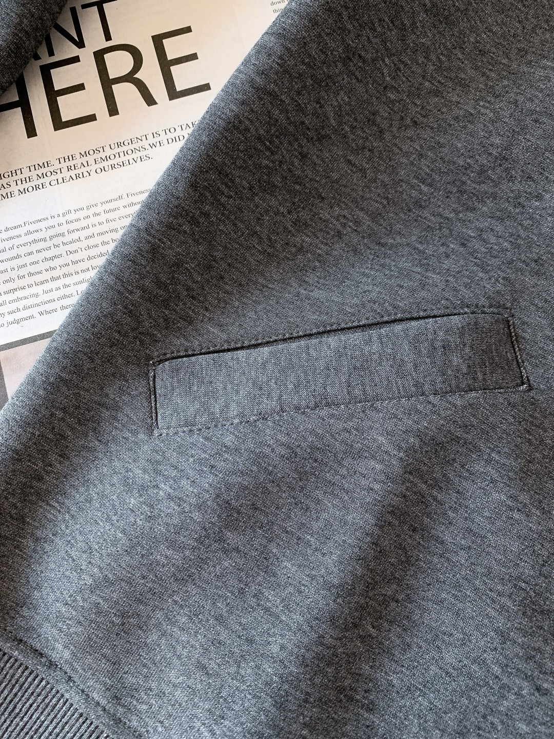 Prada 普拉达 2026SS早春新品 高奢男装 极简卫衣 定制高支棉混纺面料自带柔雾质感，摸起来软糯