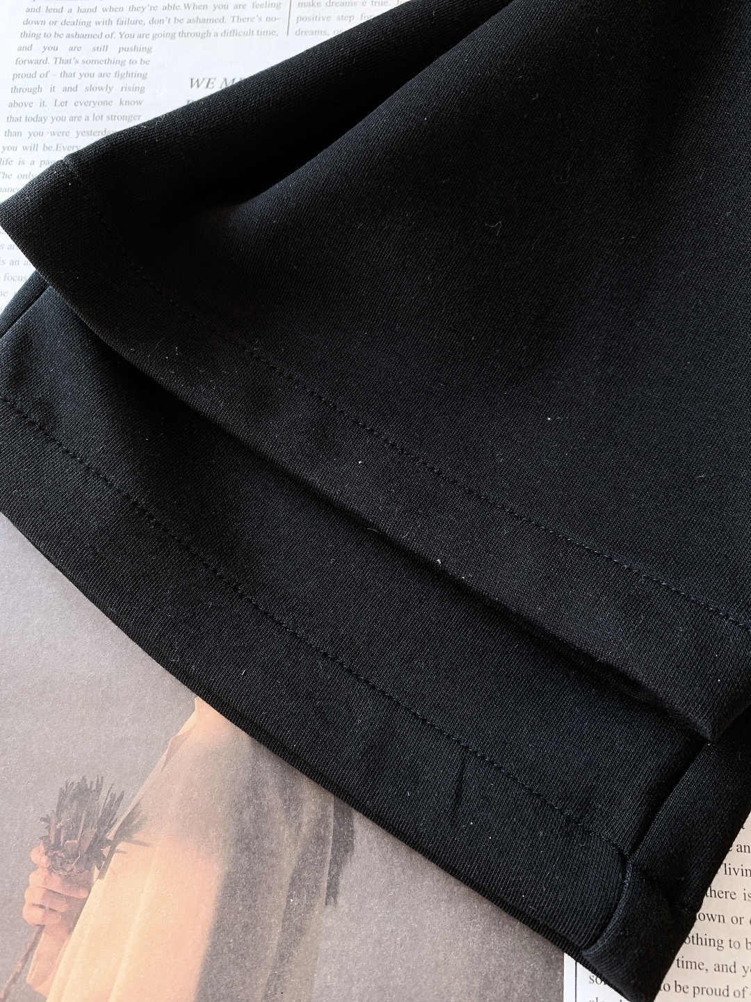 Prada 普拉达 2026SS早春新品 三角徽标抽绳休闲裤时尚系列，独特设计，抽绳休闲长裤 订纱开始订