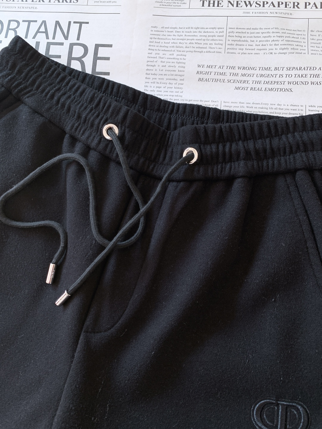 Dior Homme 迪奥·桀傲 2026SS早春新品 刺绣抽绳休闲裤时尚系列，独特设计，抽绳休闲长裤 