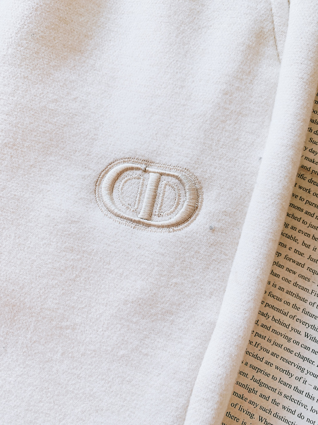 Dior Homme 迪奥·桀傲 2026SS早春新品 刺绣抽绳休闲裤时尚系列，独特设计，抽绳休闲长裤 