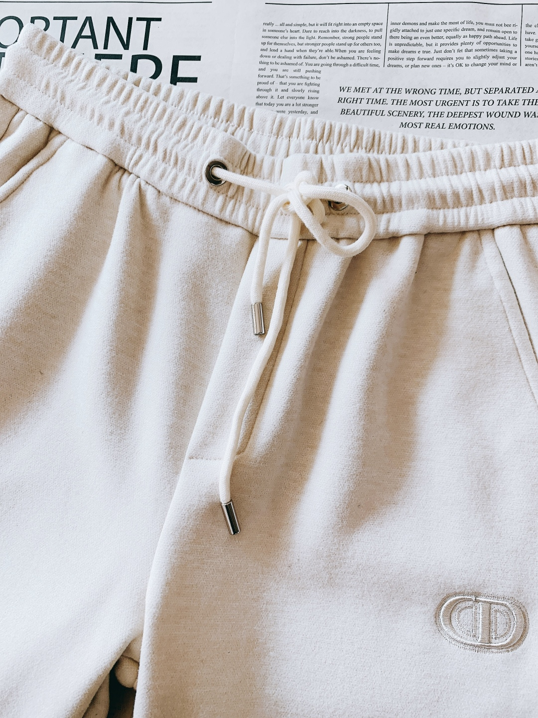 Dior Homme 迪奥·桀傲 2026SS早春新品 刺绣抽绳休闲裤时尚系列，独特设计，抽绳休闲长裤 