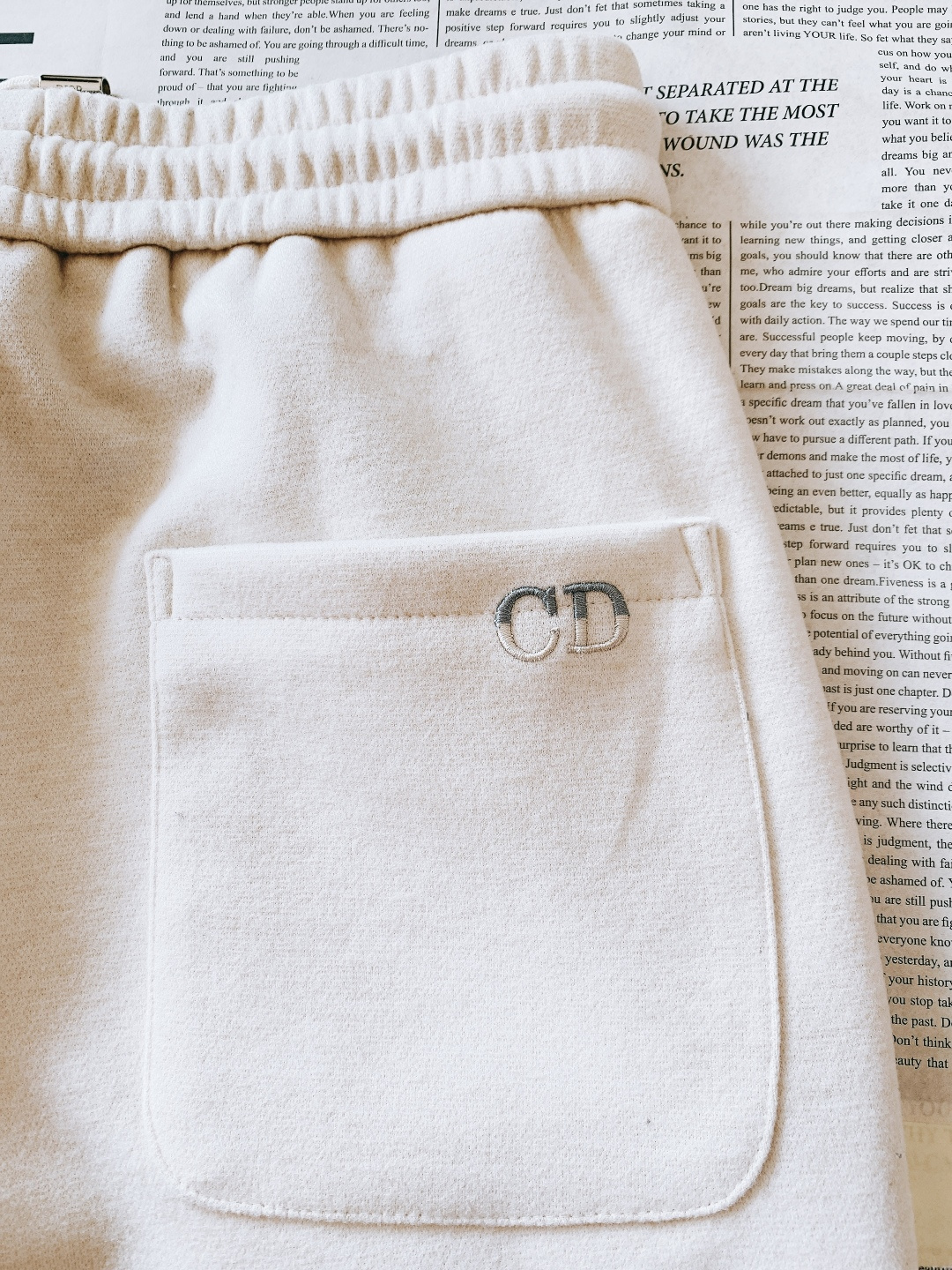 Dior Homme 迪奥·桀傲 2026SS早春新品 刺绣抽绳休闲裤时尚系列，独特设计，抽绳休闲长裤 